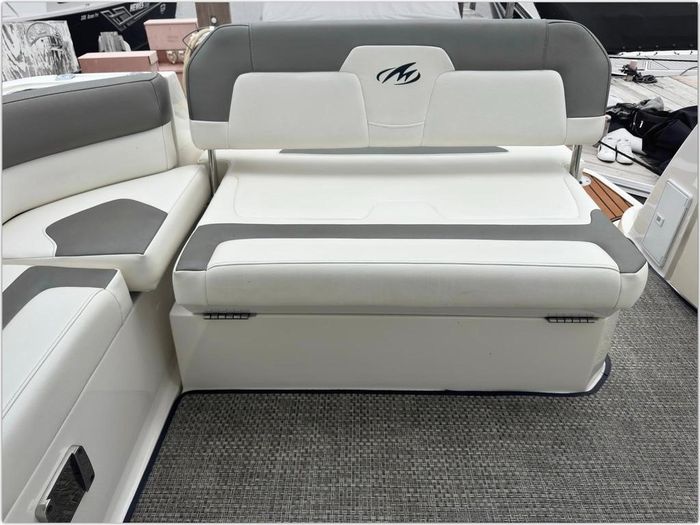 2014 Monterey 280 Sport Yacht Photo 9 sur 55