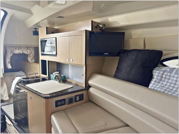 2014 Monterey 280 Sport Yacht Photo 38 sur 55