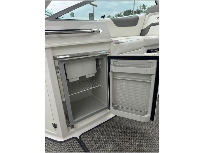 2014 Monterey 280 Sport Yacht Photo 22 sur 55