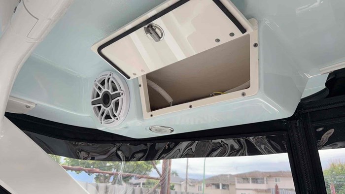 2025 Robalo R257 Photo 25 of 33