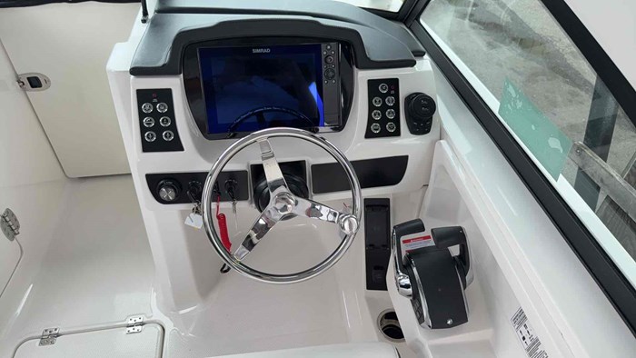 2025 Robalo R257 Photo 13 of 33