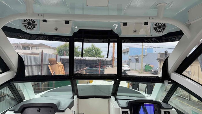 2025 Robalo R257 Photo 14 of 33