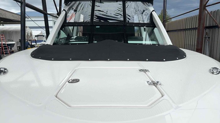 2025 Robalo R257 Photo 3 of 33