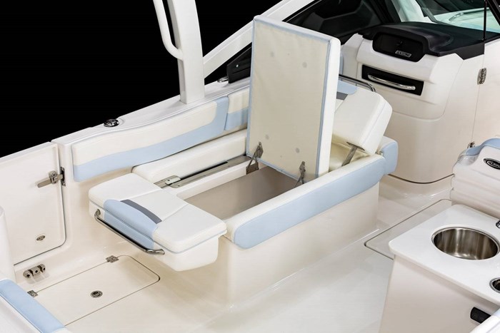 2025 Robalo R257 Photo 27 of 33