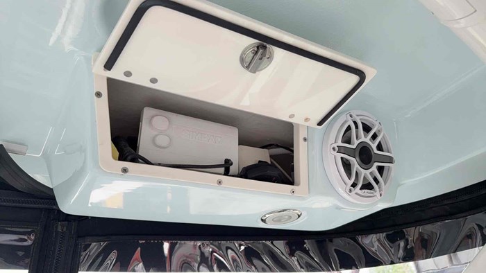 2025 Robalo R257 Photo 24 of 33