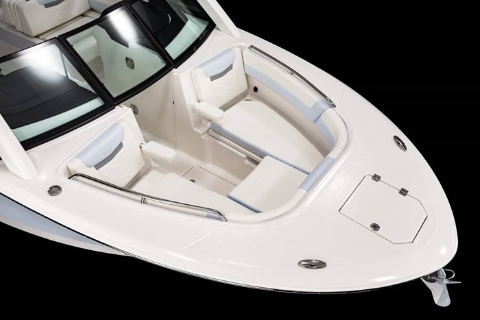 2025 Robalo R257 Photo 30 of 33