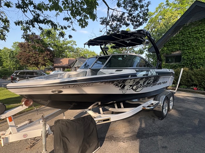 2009 Super air nautique 210 Team Edition Photo 2 of 23