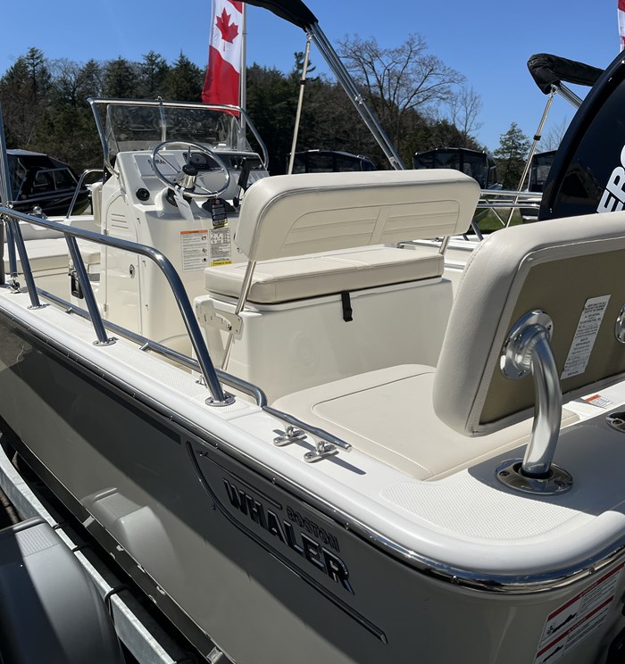 2025 Boston Whaler 170 Montauk Photo 3 sur 9
