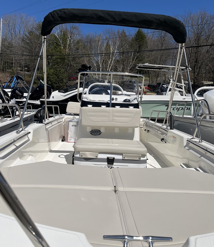 2025 Boston Whaler 170 Montauk Photo 5 sur 9