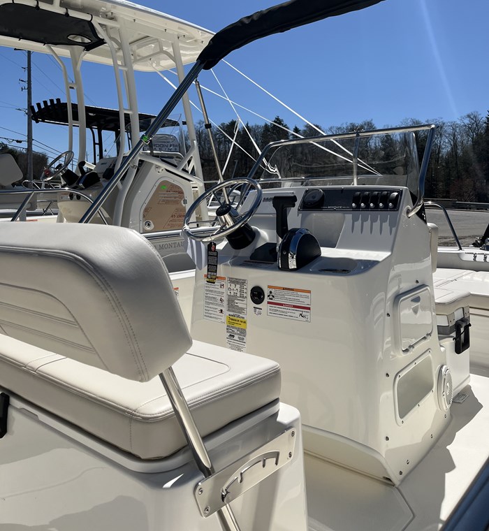 2025 Boston Whaler 170 Montauk Photo 6 sur 9