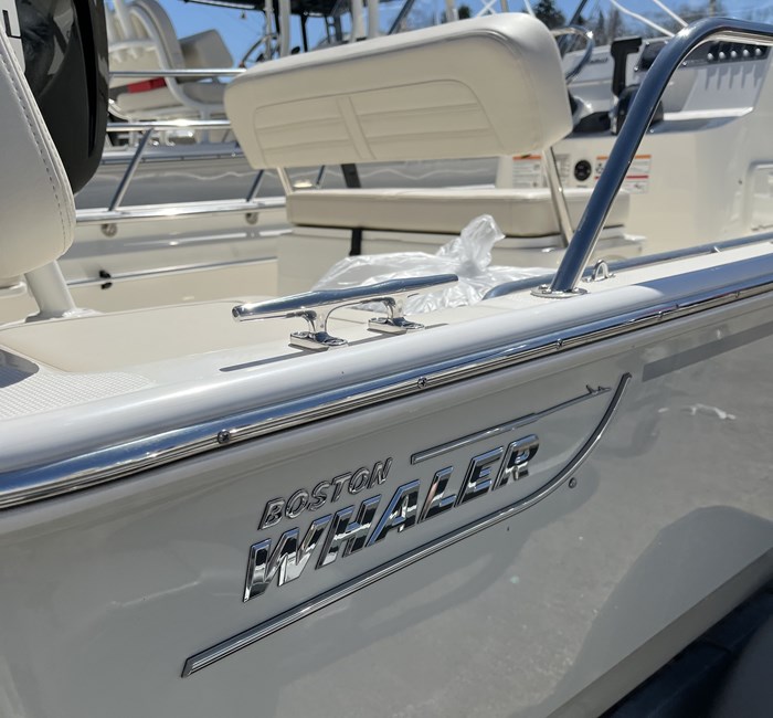 2025 Boston Whaler 170 Montauk Photo 9 sur 9