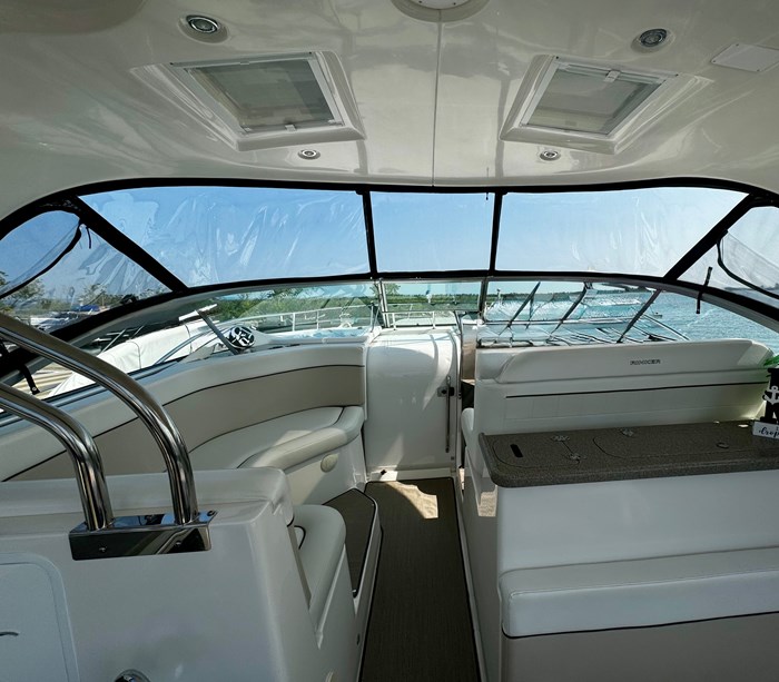 2007 Rinker Express Cruiser Photo 15 of 35