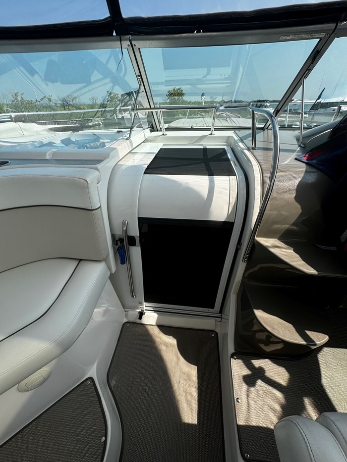 2007 Rinker Express Cruiser Photo 17 of 35