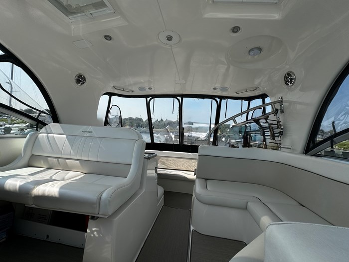 2007 Rinker Express Cruiser Photo 10 of 35