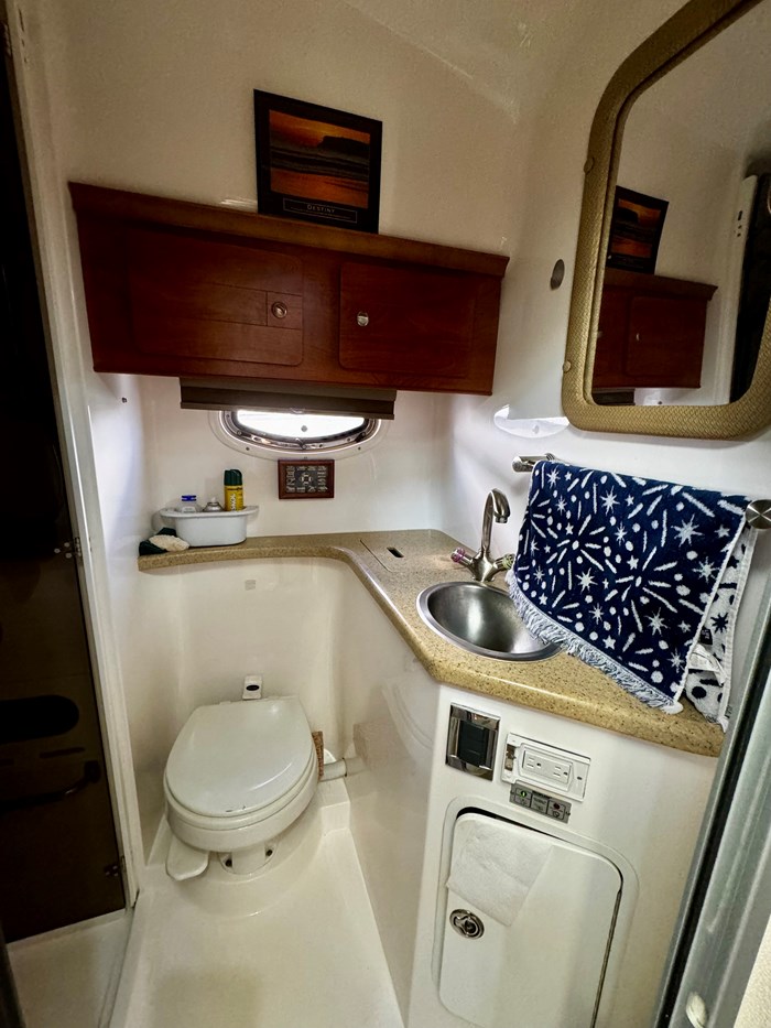 2007 Rinker Express Cruiser Photo 23 of 35