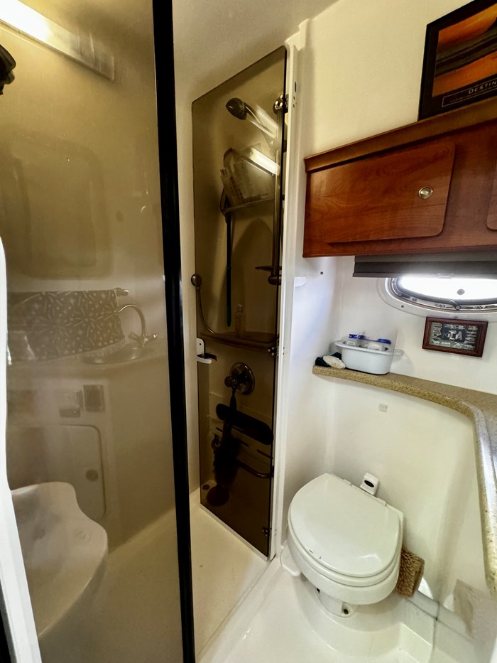 2007 Rinker Express Cruiser Photo 24 of 35