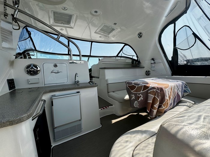 2007 Rinker Express Cruiser Photo 7 of 35