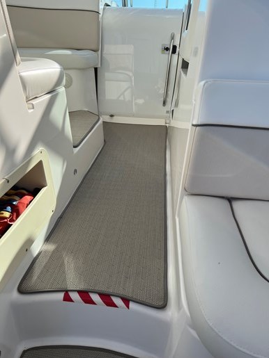 2007 Rinker Express Cruiser Photo 16 of 35