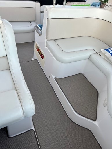 2007 Rinker Express Cruiser Photo 12 of 35