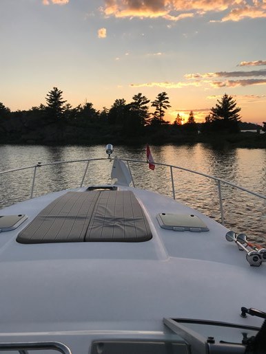 2007 Rinker Express Cruiser Photo 18 of 35