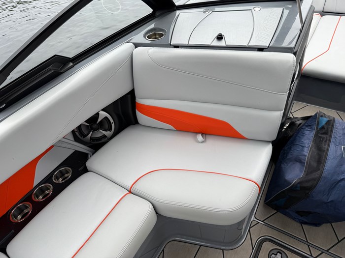 2020 Malibu MXZ 22 Photo 6 of 12