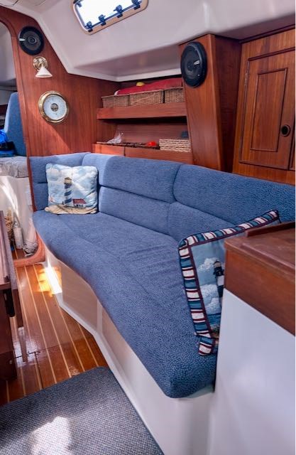 1990 CS Yachts CS 34 Photo 13 of 23