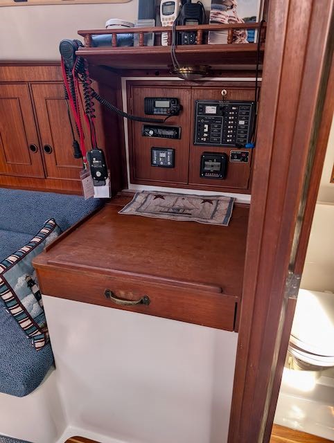 1990 CS Yachts CS 34 Photo 10 of 23