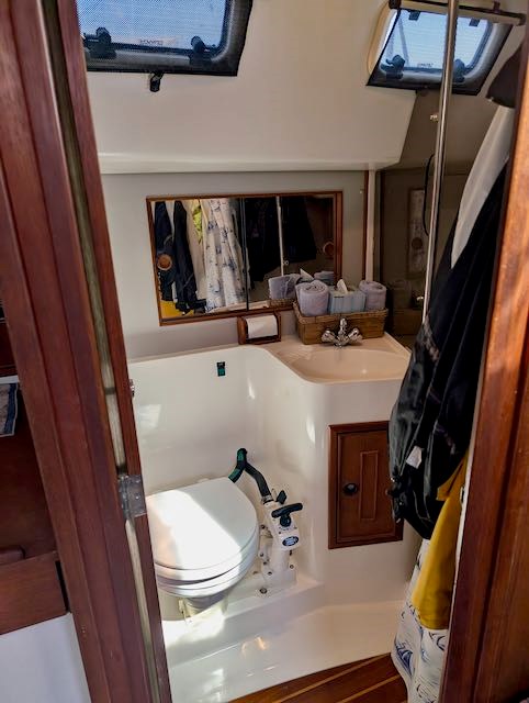 1990 CS Yachts CS 34 Photo 16 of 23