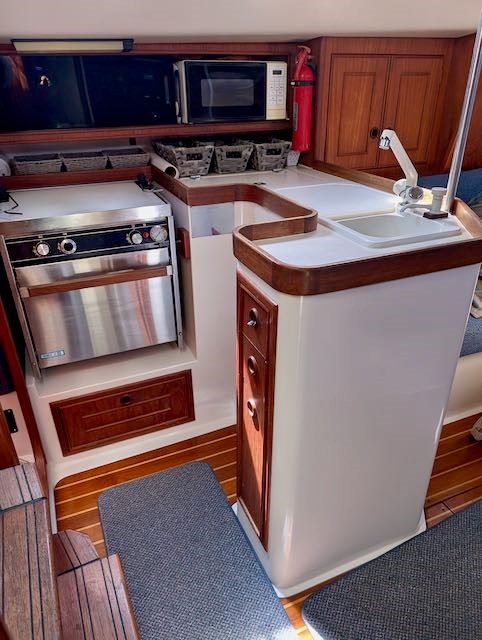 1990 CS Yachts CS 34 Photo 8 of 23