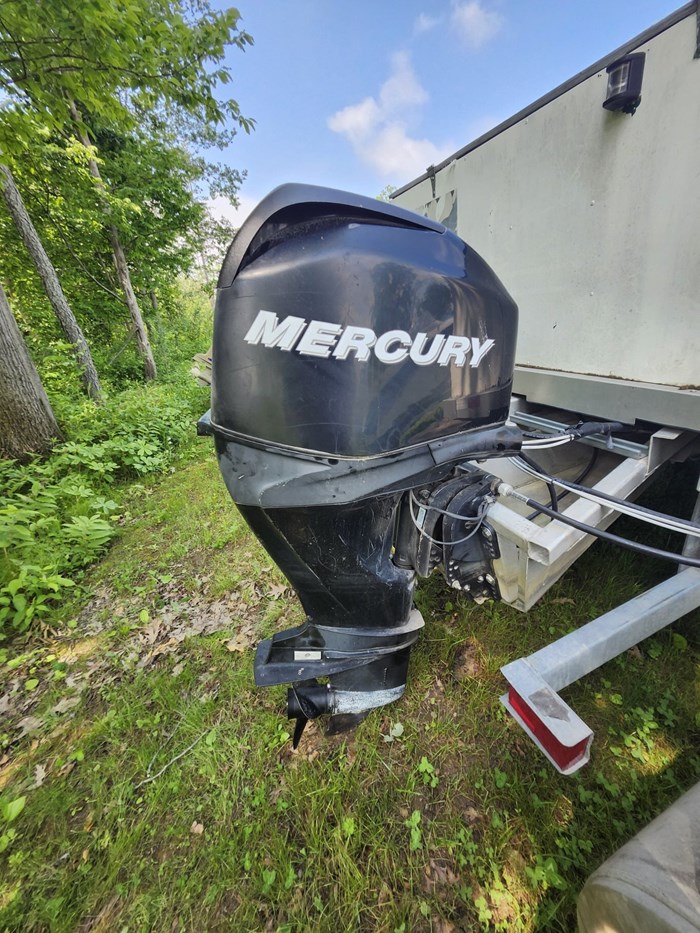 2004 Custom 24' Barge Photo 9 sur 10