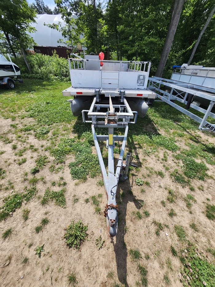 2004 Custom 24' Barge Photo 3 sur 10