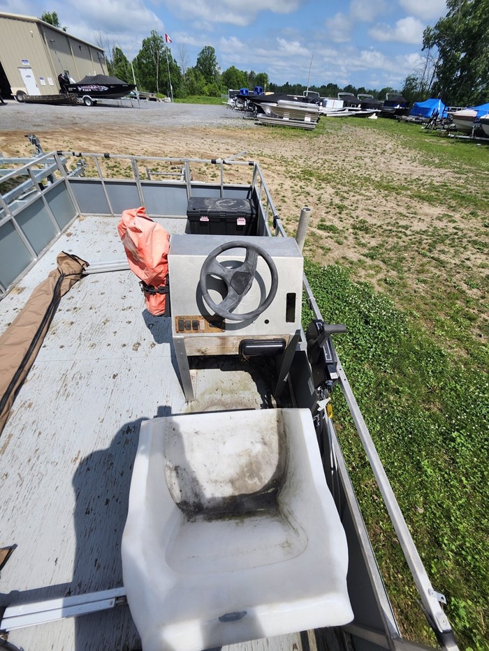 2004 Custom 24' Barge Photo 7 sur 10