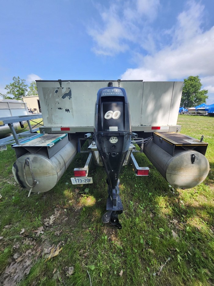 2004 Custom 24' Barge Photo 10 sur 10