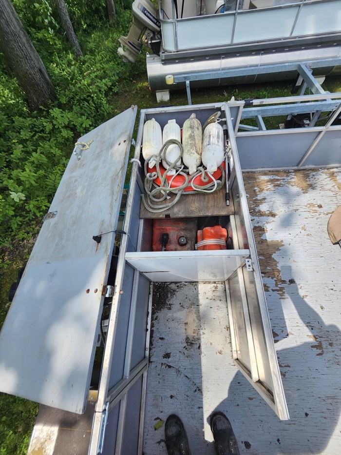 2004 Custom 24' Barge Photo 6 sur 10
