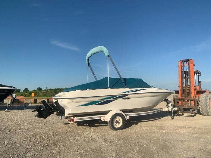 1998 Sea Ray 180 Bowrider Photo 2 of 6