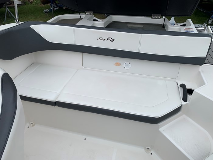 2018 Sea Ray SPX 190 Photo 28 of 32