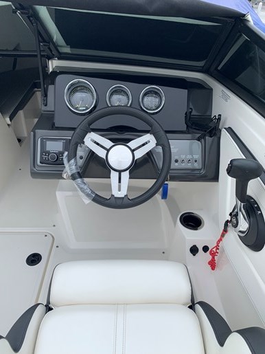 2018 Sea Ray SPX 190 Photo 17 of 32