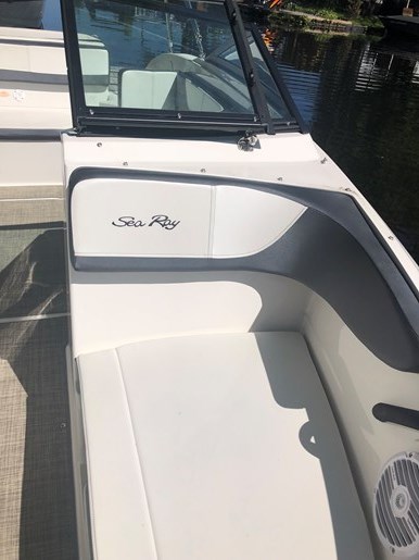 2018 Sea Ray SPX 190 Photo 27 of 32
