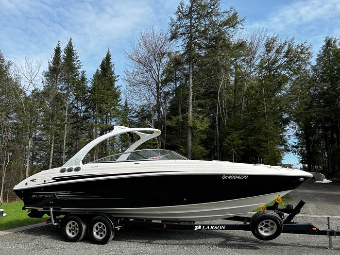 2012 Larson LXI288 Photo 2 of 11