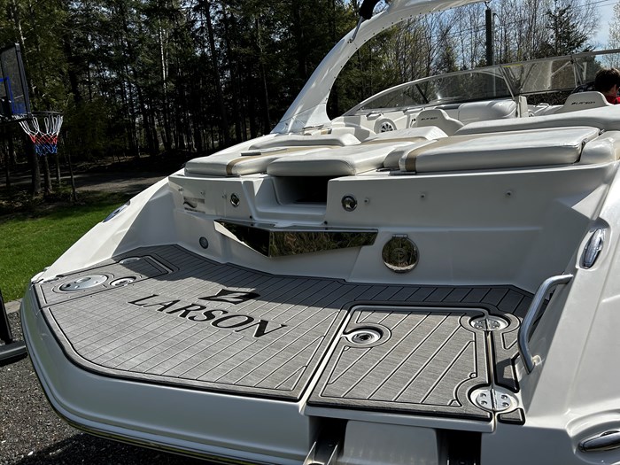2012 Larson LXI288 Photo 4 of 11