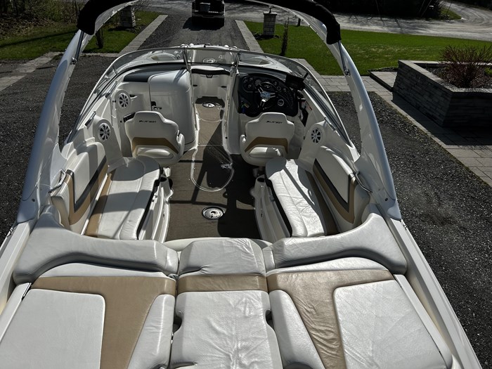 2012 Larson LXI288 Photo 5 of 11