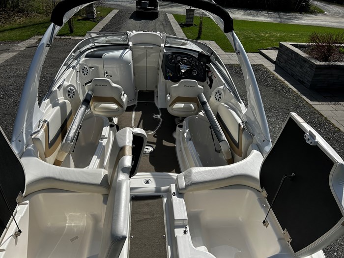 2012 Larson LXI288 Photo 6 of 11