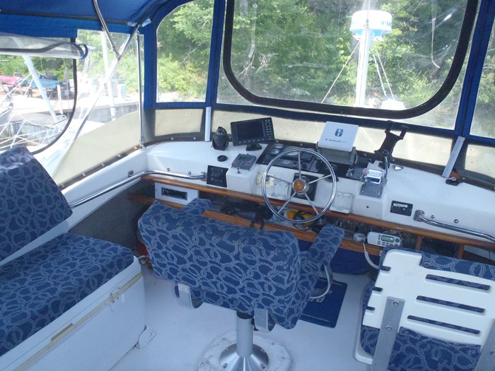 1976 silverton/mainship 34T Photo 2 of 16