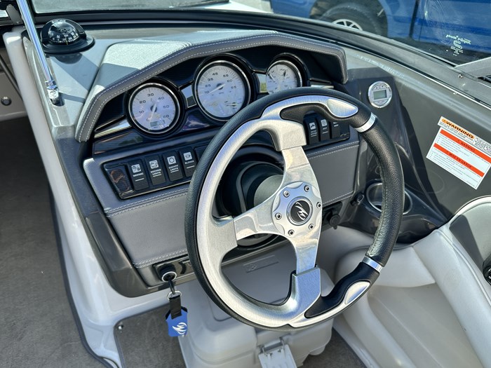 2013 Monterey Sport Boat 204FS Photo 9 of 26