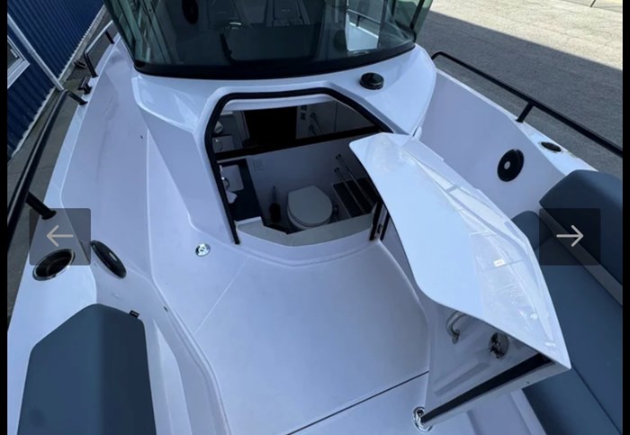 2022 Axopar 28 cabin Photo 22 of 26
