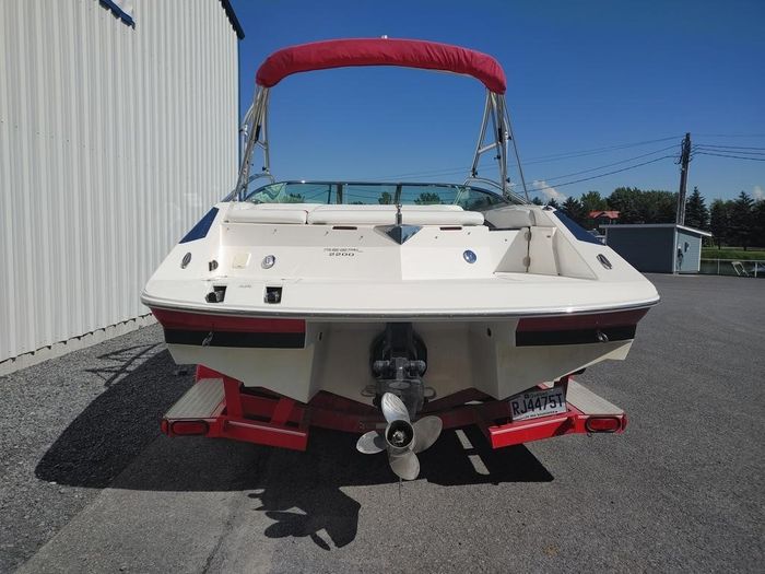 2005 Regal 2200 BOWRIDER Photo 3 of 10