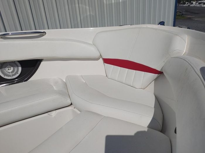 2005 Regal 2200 BOWRIDER Photo 7 of 10