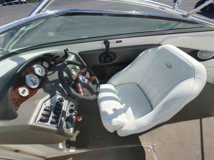 2005 Regal 2200 BOWRIDER Photo 5 of 10