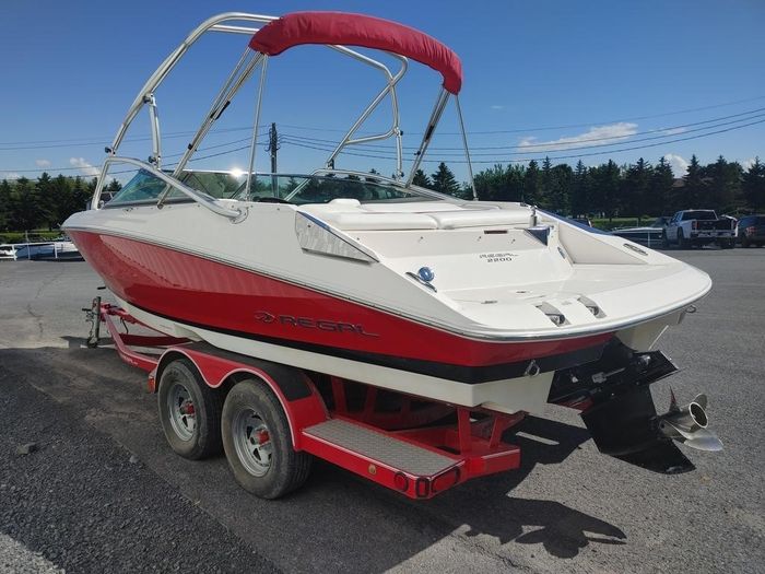 2005 Regal 2200 BOWRIDER Photo 4 of 10
