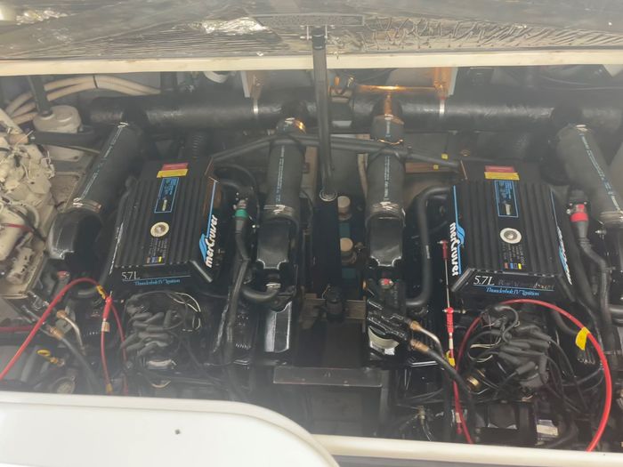 1996 Sea Ray 330 Sundancer Photo 33 of 37